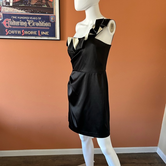 ELIZA J black and cream one shoulder satiny cocktail dress - Picture 4 of 8